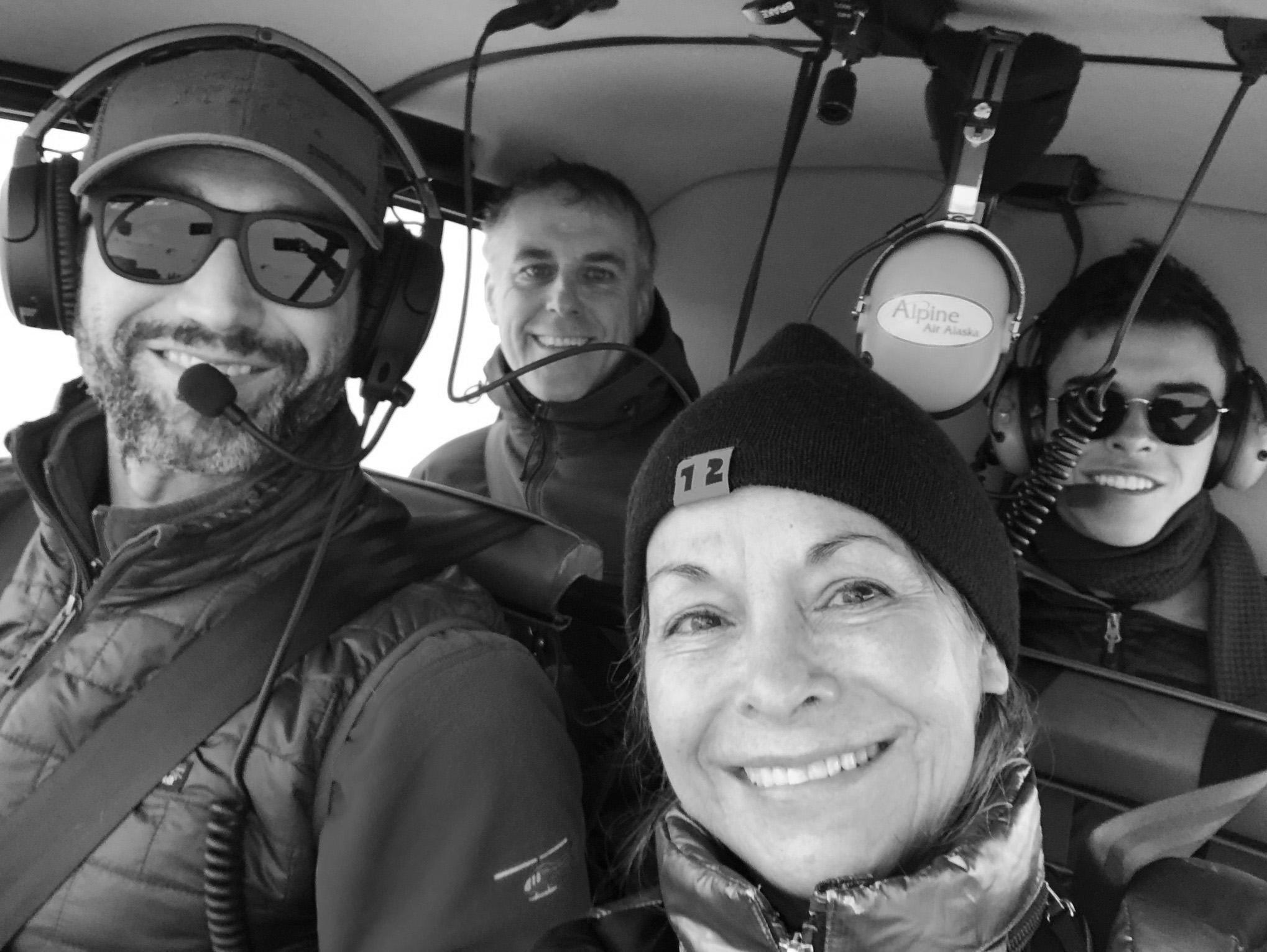 Mayra, Steve y piloto( B&N)- Flying glaciers, Alaska, US